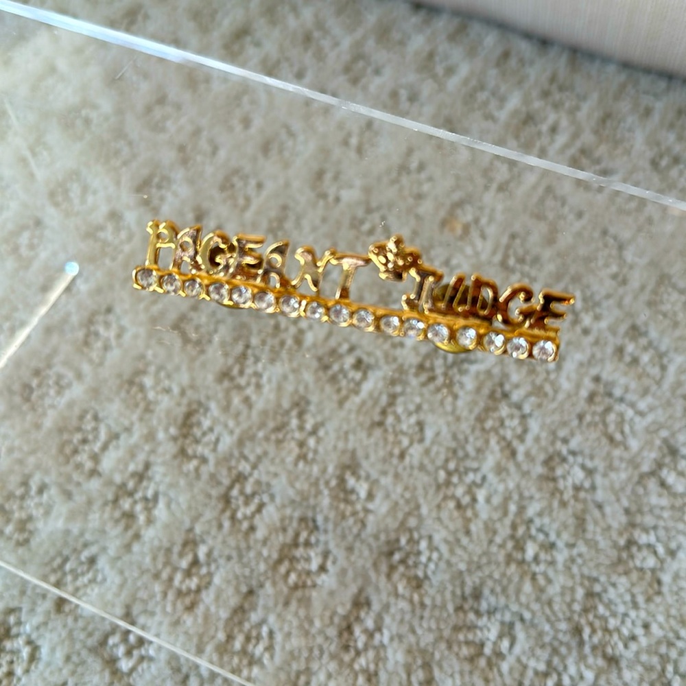 New “Pageant Judge” crown pin with rhinestones - Picture 3 of 5